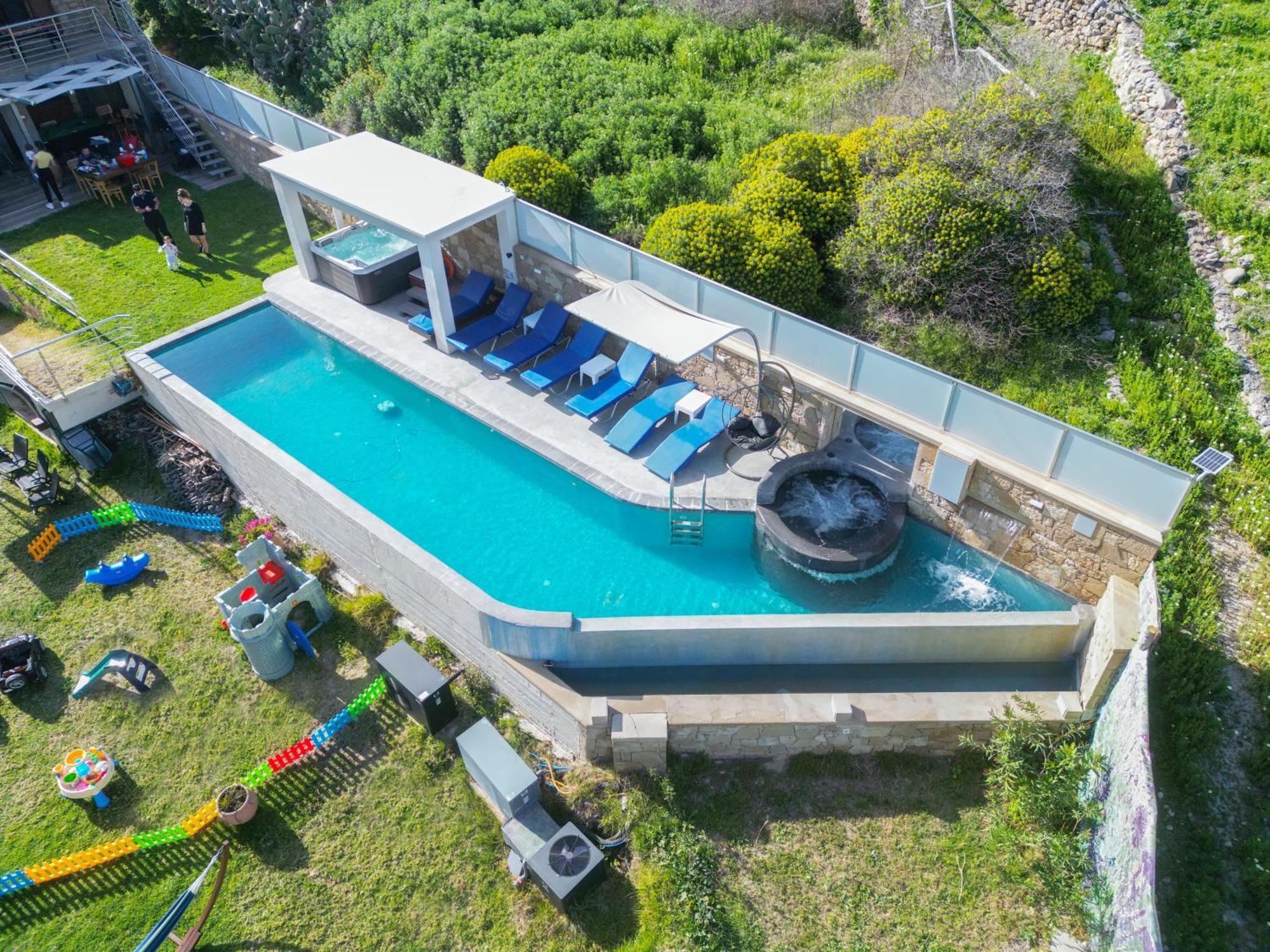Heated Private Ozone Salt Pool, Jacuzzi, Cinema Inside & Outside, Ping Pong, Billiard, Ps5, Playground, Giant Chess, Giant Monopoly, Table Football, 3X Surround Sound - Villa Rokka Luxe Kissamos Ngoại thất bức ảnh