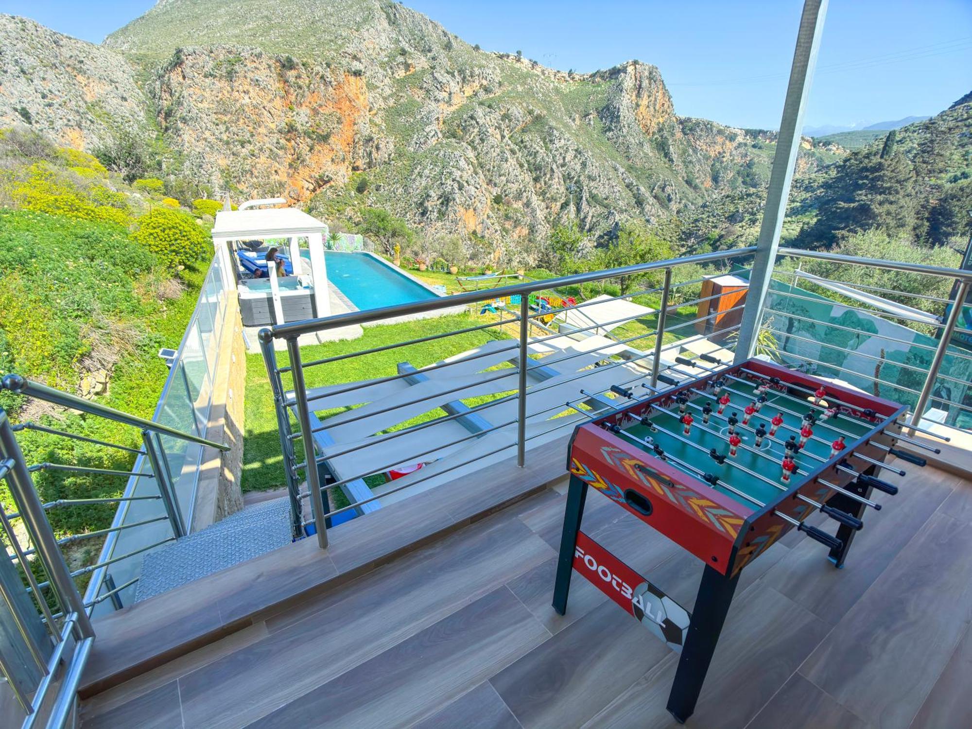 Heated Private Ozone Salt Pool, Jacuzzi, Cinema Inside & Outside, Ping Pong, Billiard, Ps5, Playground, Giant Chess, Giant Monopoly, Table Football, 3X Surround Sound - Villa Rokka Luxe Kissamos Ngoại thất bức ảnh