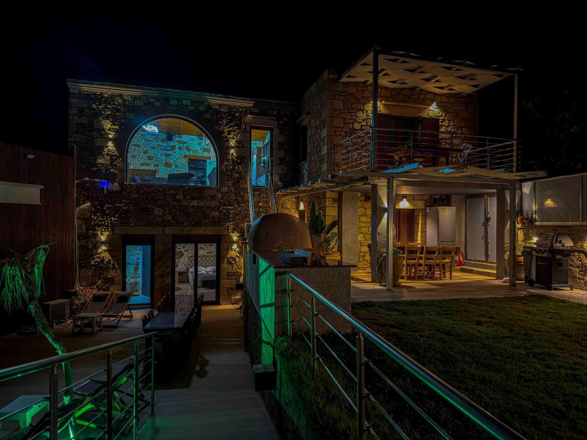 Heated Private Ozone Salt Pool, Jacuzzi, Cinema Inside & Outside, Ping Pong, Billiard, Ps5, Playground, Giant Chess, Giant Monopoly, Table Football, 3X Surround Sound - Villa Rokka Luxe Kissamos Ngoại thất bức ảnh