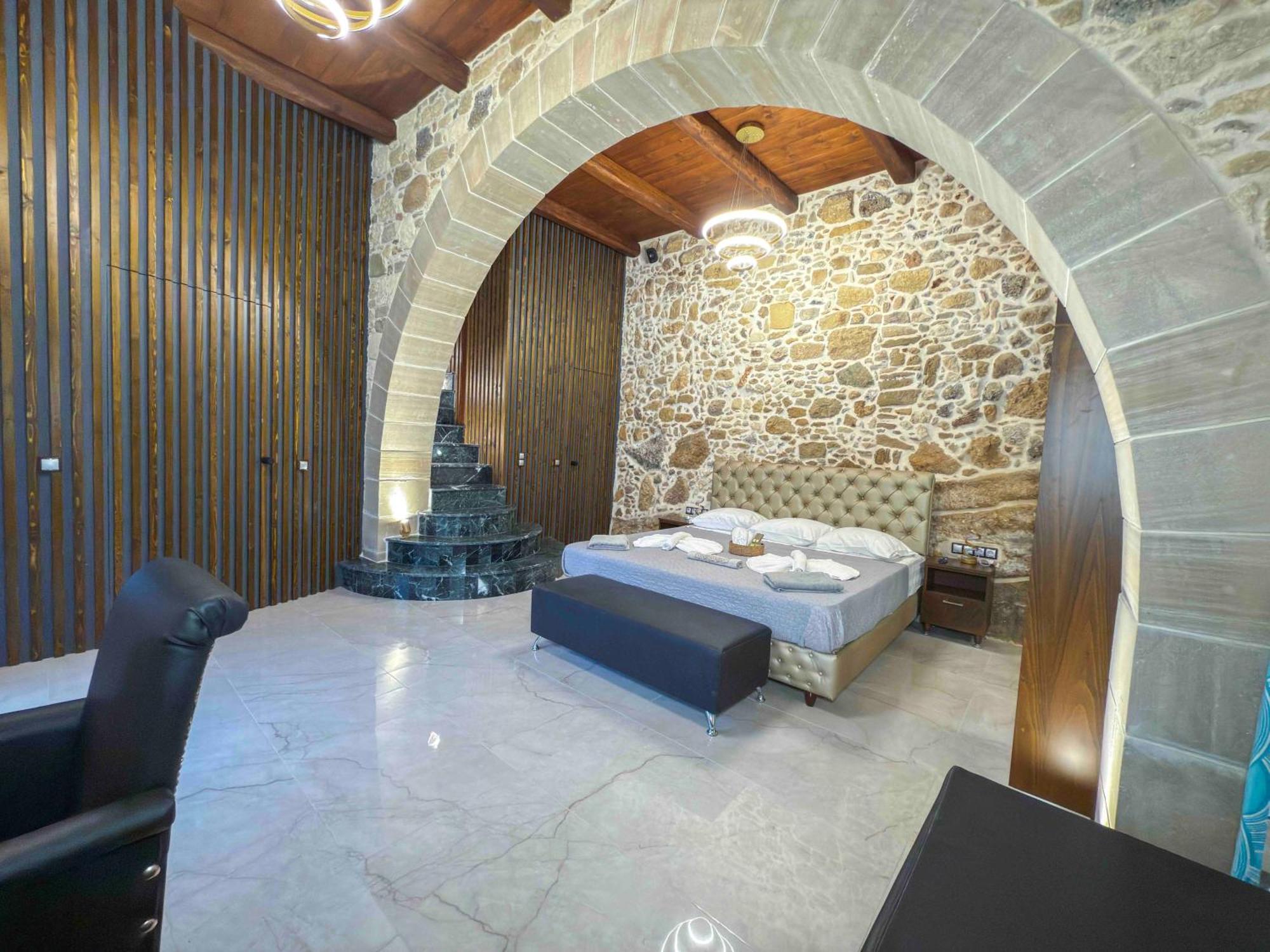 Heated Private Ozone Salt Pool, Jacuzzi, Cinema Inside & Outside, Ping Pong, Billiard, Ps5, Playground, Giant Chess, Giant Monopoly, Table Football, 3X Surround Sound - Villa Rokka Luxe Kissamos Ngoại thất bức ảnh