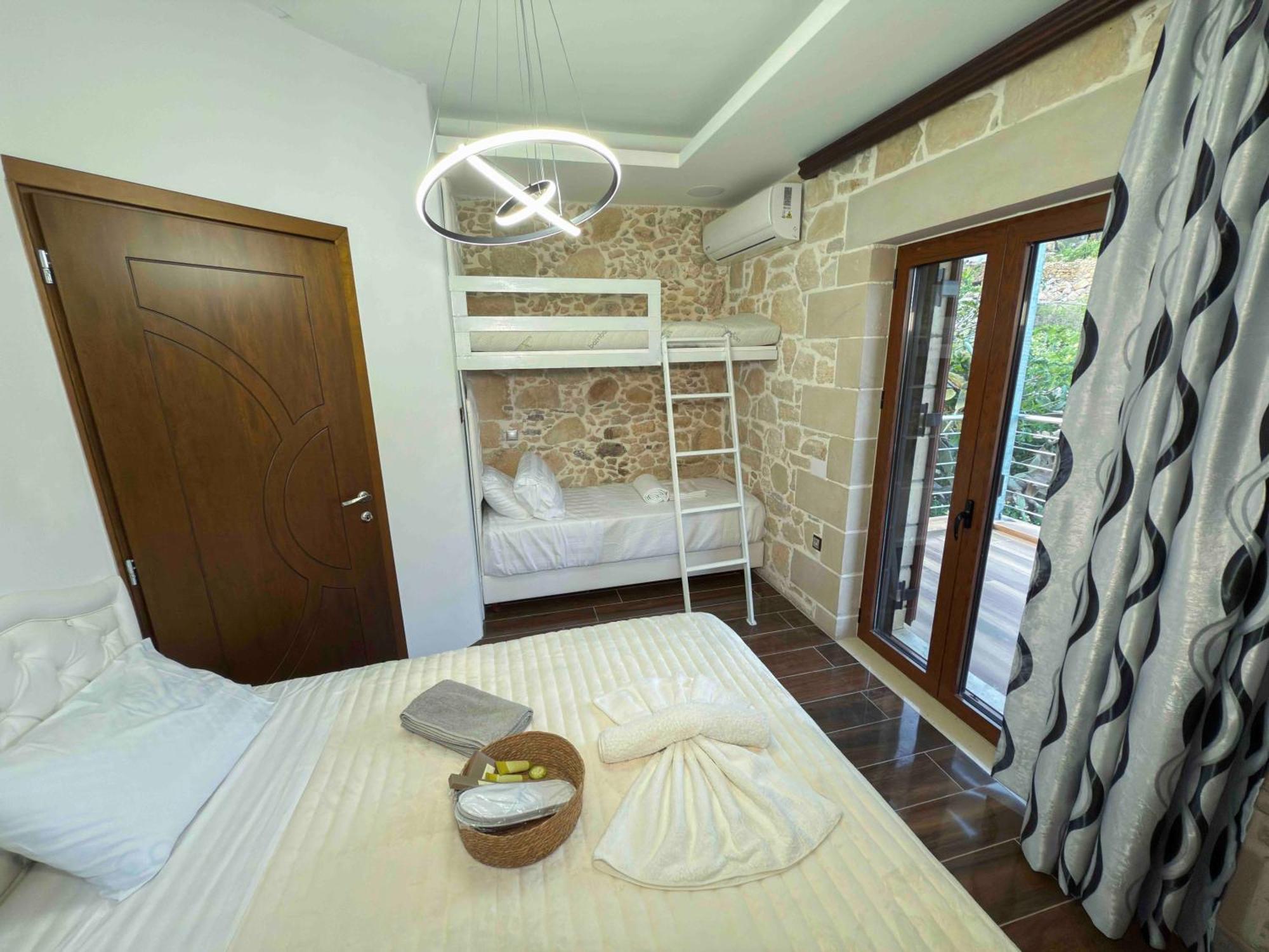 Heated Private Ozone Salt Pool, Jacuzzi, Cinema Inside & Outside, Ping Pong, Billiard, Ps5, Playground, Giant Chess, Giant Monopoly, Table Football, 3X Surround Sound - Villa Rokka Luxe Kissamos Ngoại thất bức ảnh